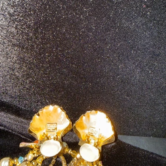 LATR RARE!! Beautiful Lunch at the Ritz Seashell earrings - Picture 7 of 12